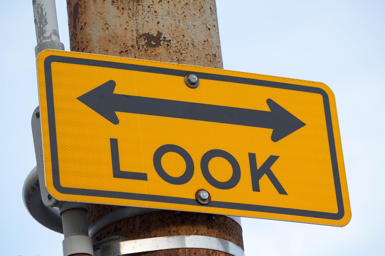 歡樂書客最新破解版背后的警示，違法犯罪的警鐘長(zhǎng)鳴