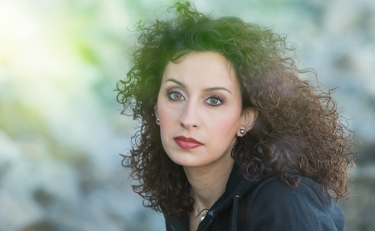 米蘭達可兒最新短發(fā)造型，時尚重塑與魅力突破