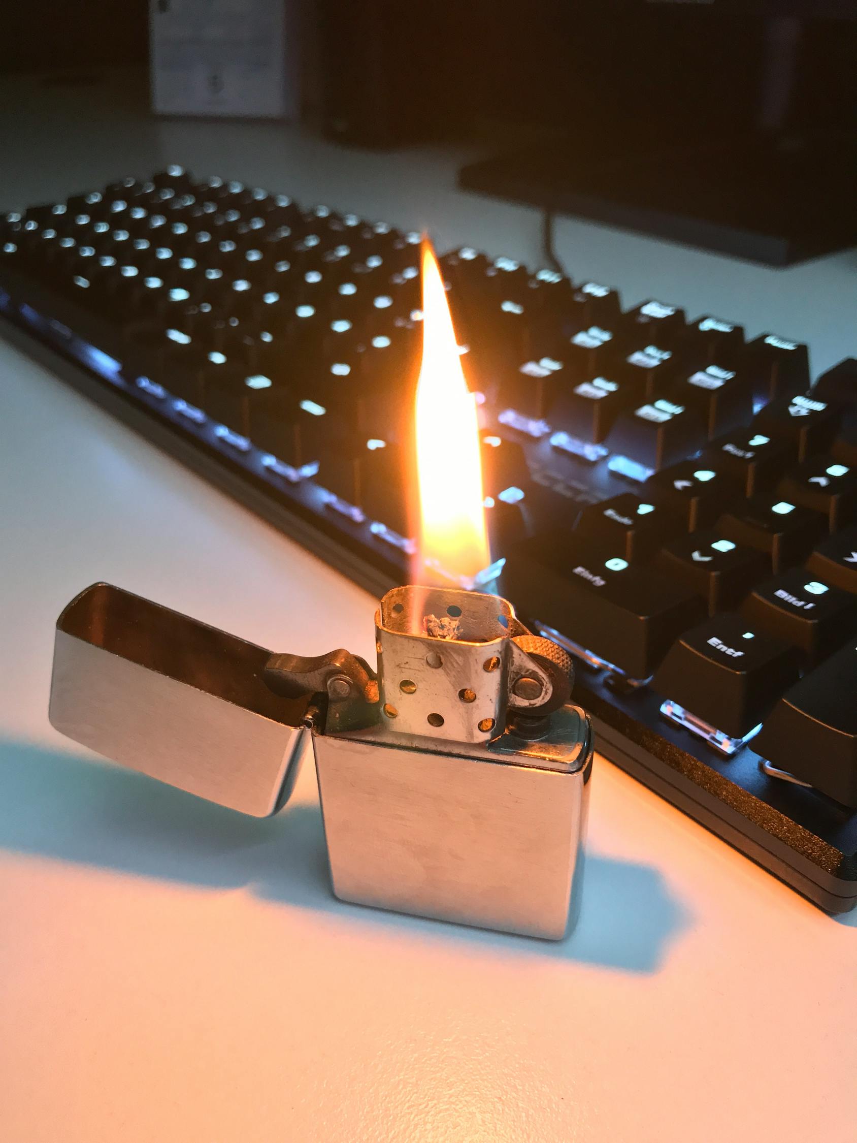 Zippo打火機(jī)2016新款，時(shí)尚與功能的完美融合