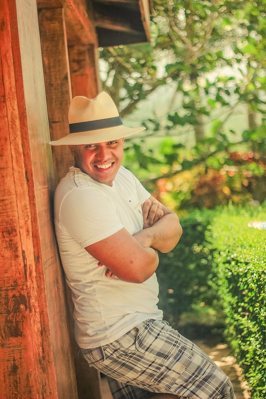 王寶強(qiáng)與岳云鵬攜手演繹的最新電影，笑中帶淚的情感交織之旅