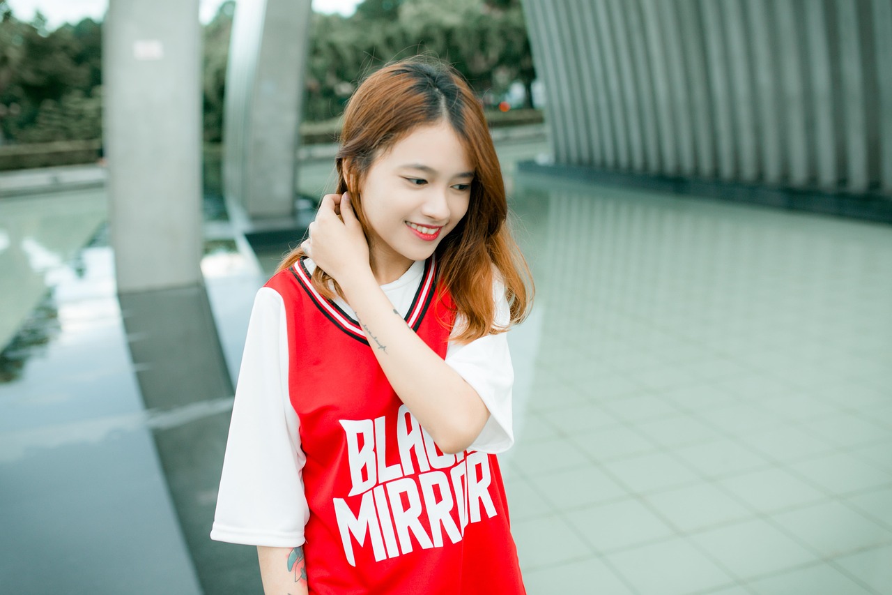 宋茜2017最新機(jī)場(chǎng)街拍時(shí)尚魅力爆棚，無(wú)法抗拒的時(shí)尚風(fēng)采