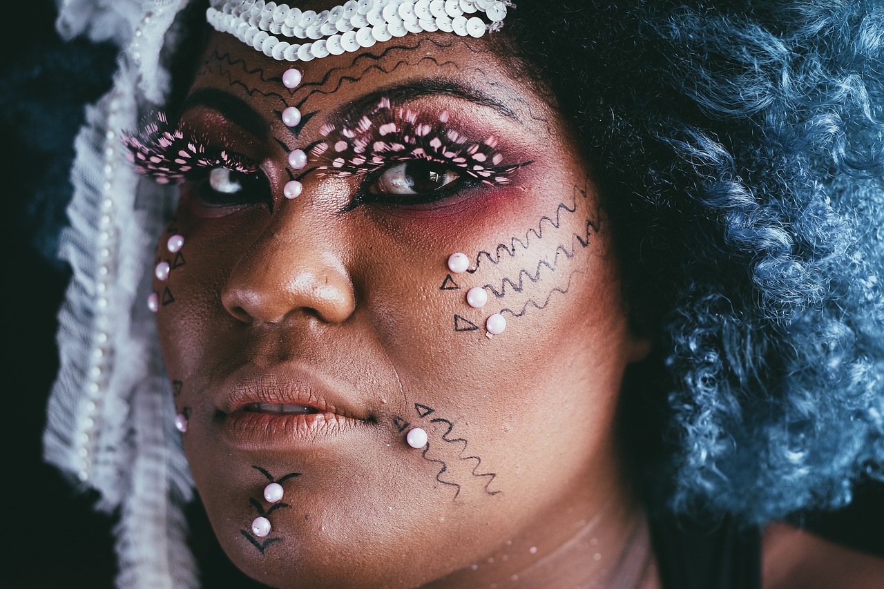 最新舞臺(tái)妝時(shí)尚潮流引領(lǐng)者，舞臺(tái)藝術(shù)妝容技巧全解析